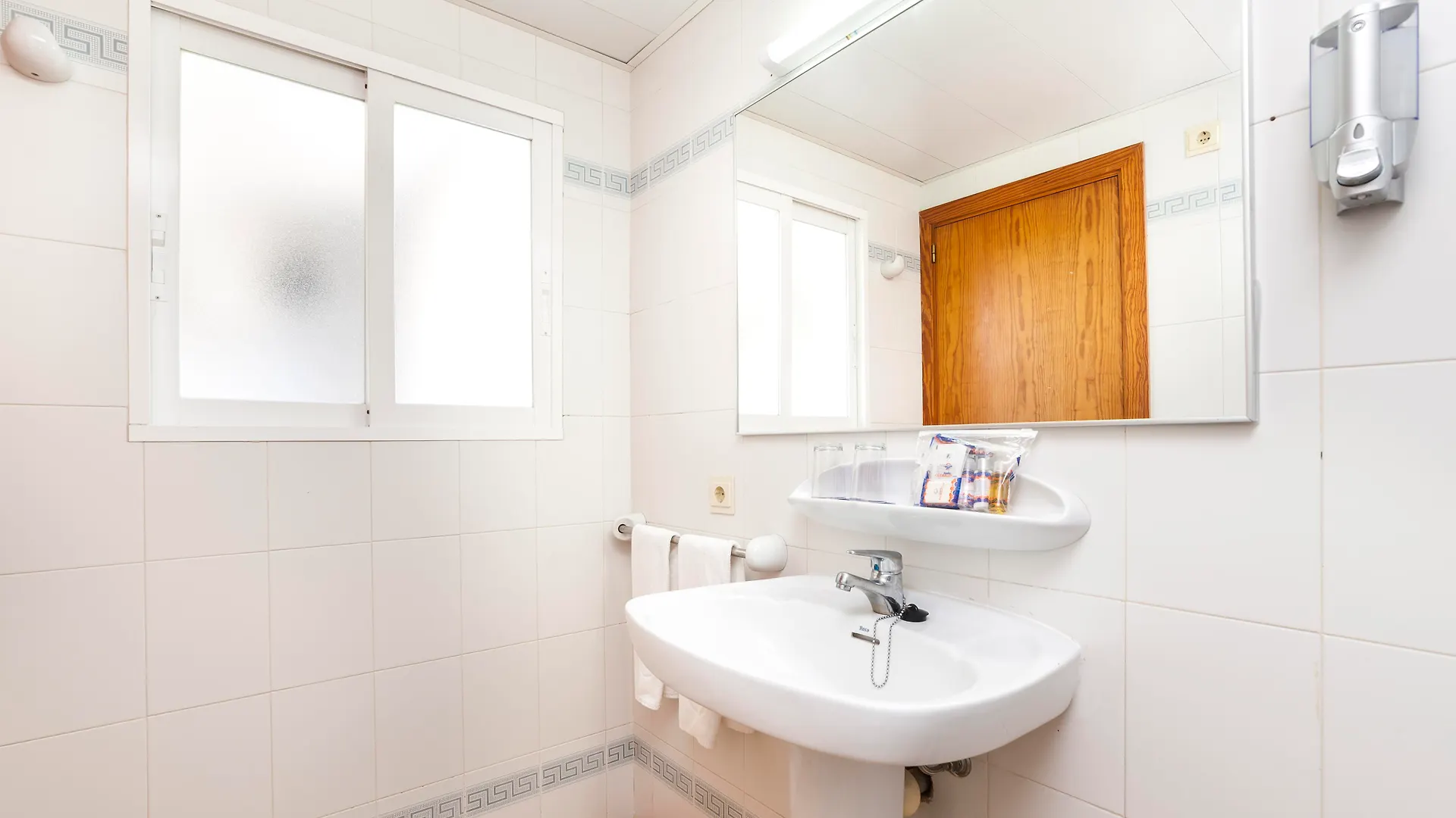 Globales Apartamentos Cala Vinas Only Adults 16 Spain