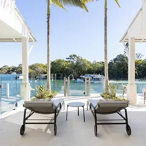12-noosa-parade.queenslandhotels.net/