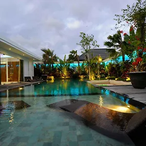 villa-cantik-seminyak-bali.hotelsseminyak.net/